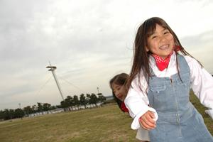 スマホ以外からも利用でき、教材費も無料です